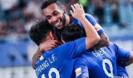 国内足坛爆料最新消息,转会风云再起，豪门争抢新星